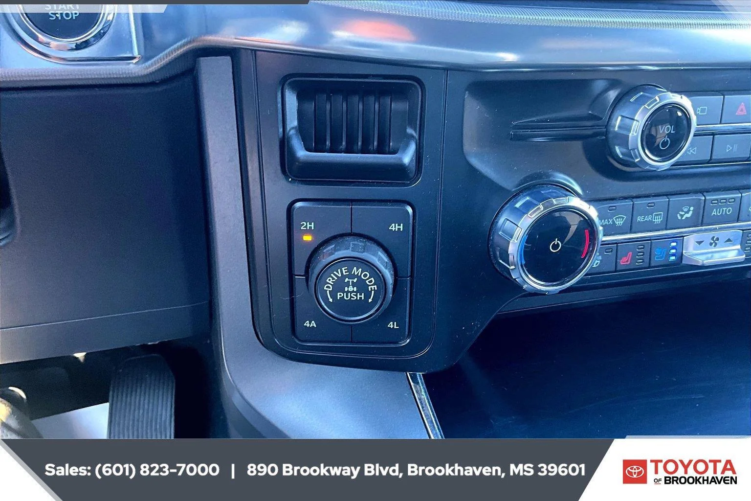Used 2025 Agate Black Ford LARIAT image 22