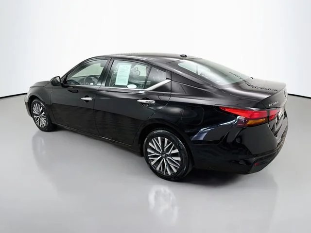 Used 2023 Black Nissan 2.5 SV image 5