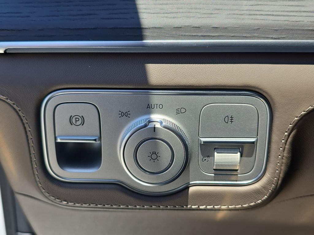 Used 2026  Mercedes-Benz Maybach GLS 600 image 29