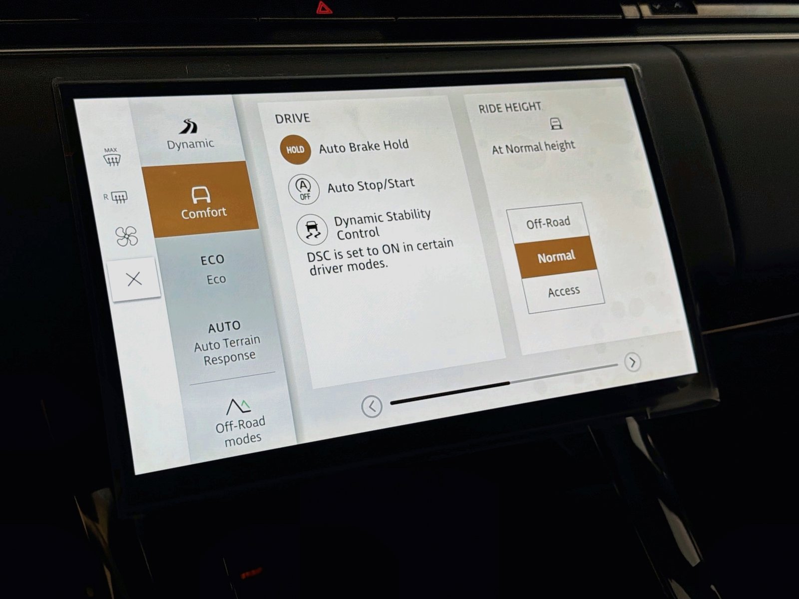 New 2027 Santorini Black LAND ROVER Dynamic SE P400 image 19