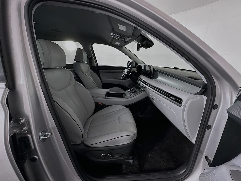 Used 2025 Silver Hyundai SEL image 30