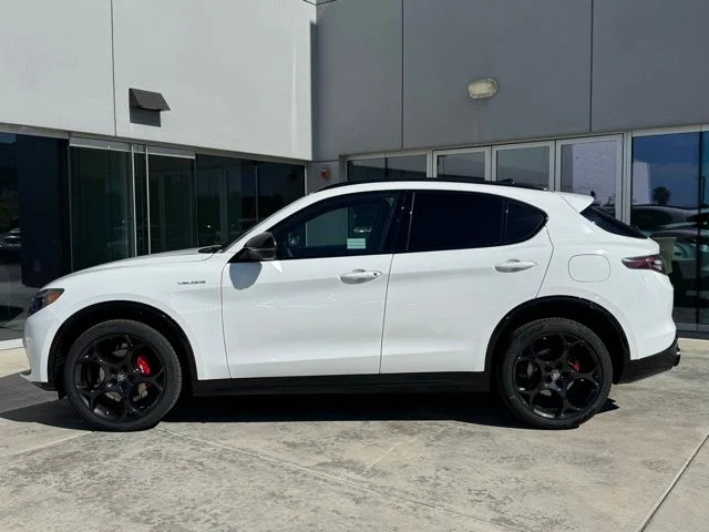 New 2026 White Alfa Romeo Base image 4