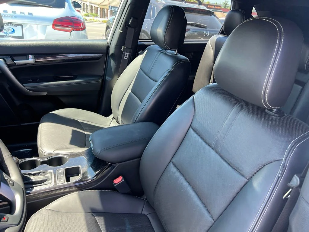 Used 2014 Snow White Pearl Kia Limited V6 image 14