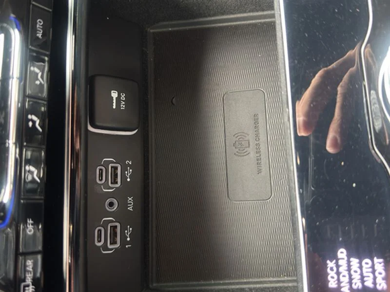 Used 2022 Diamond Black Crystal Pearlcoat Jeep Summit image 21