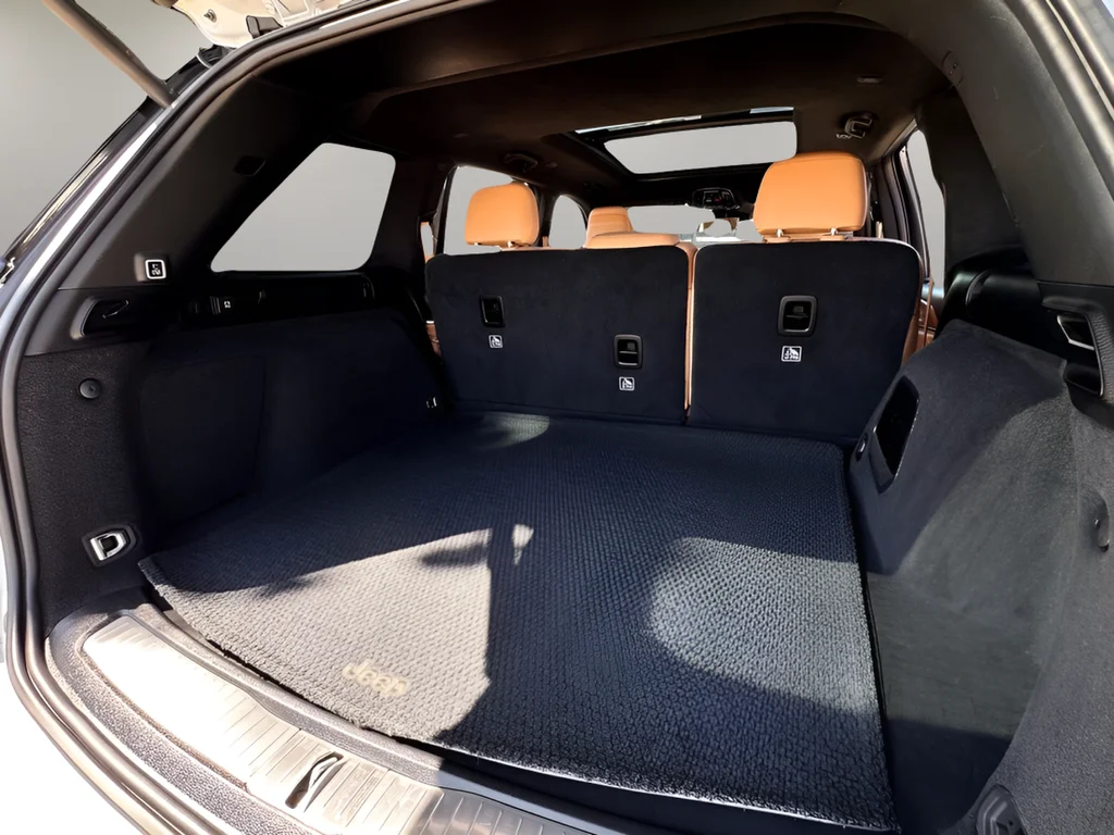 Used 2022 White Jeep Summit Reserve 4xe image 23