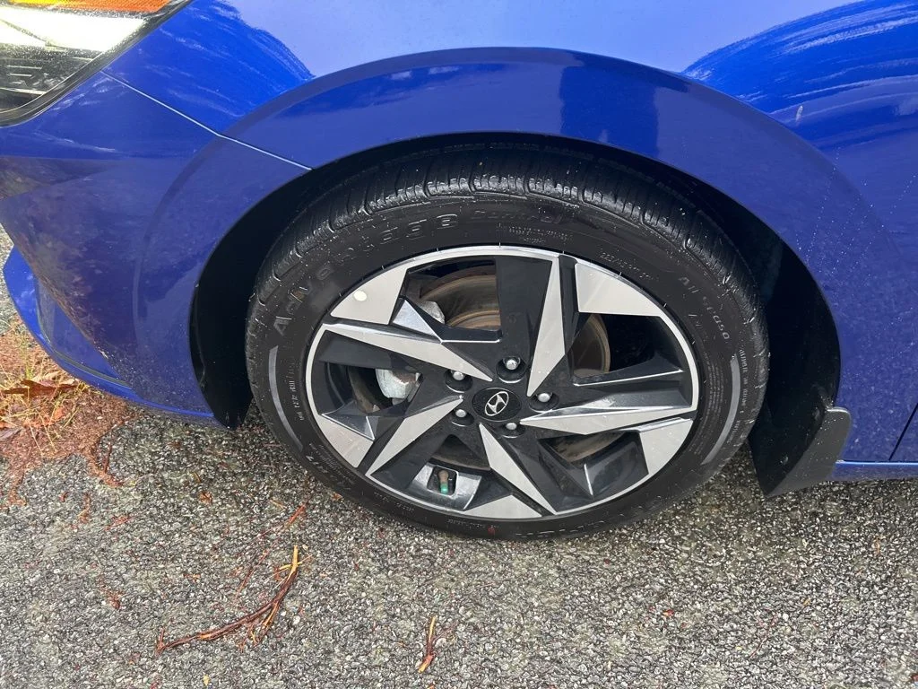 Used 2023 Blue Hyundai SEL image 11