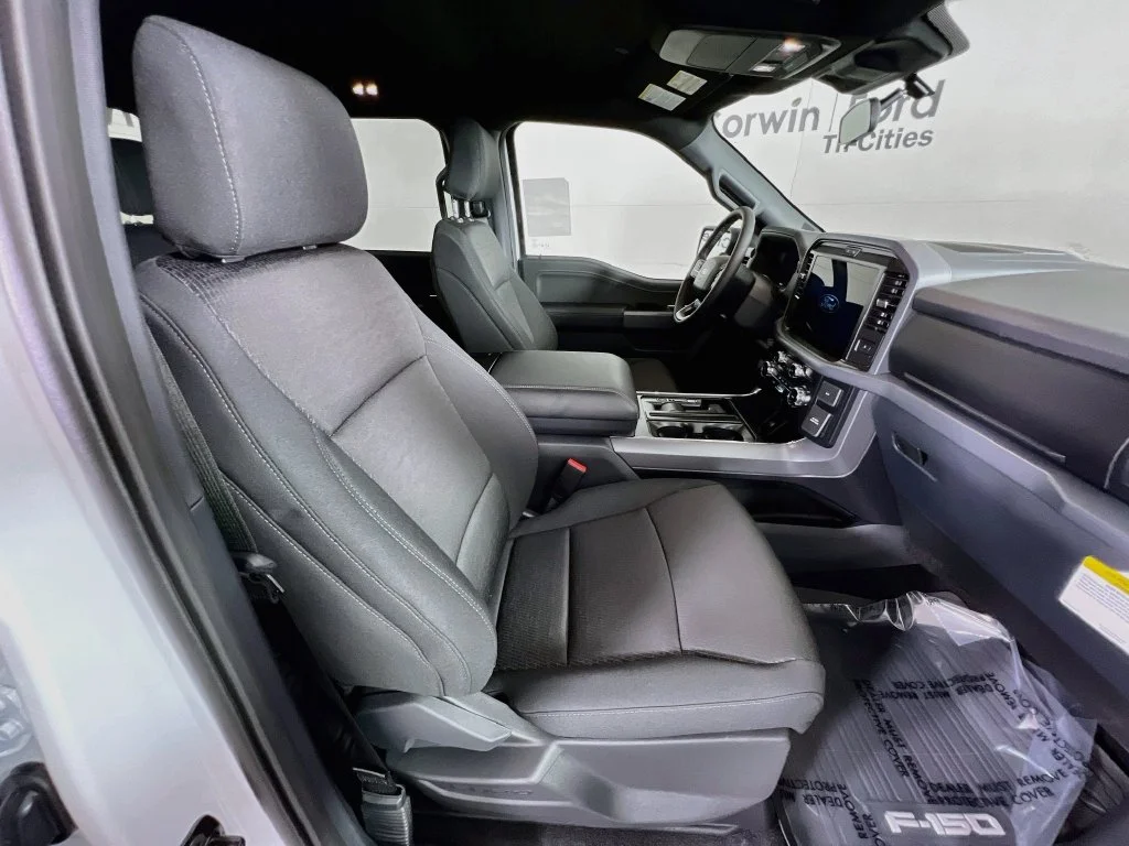 New 2026 Oxford White Ford XLT image 16