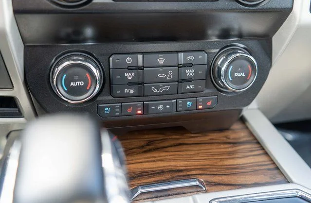 Used 2020 White Ford Lariat image 29