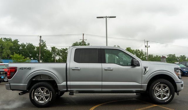 Used 2025 Iconic Silver Metallic Ford XLT image 5
