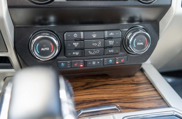 Used 2020 White Ford Lariat image 29