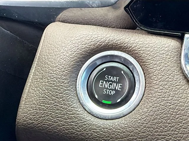 Used 2023 White GMC Denali image 37