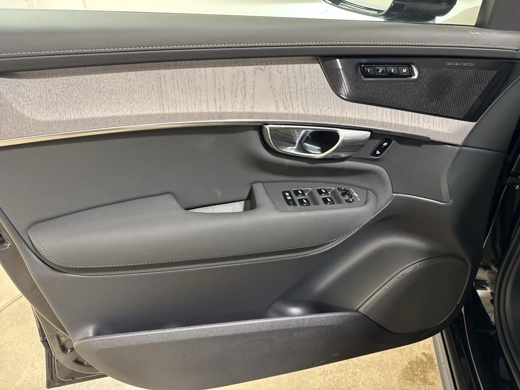New 2026 Onyx Black Metallic Volvo T8 Ultra image 17