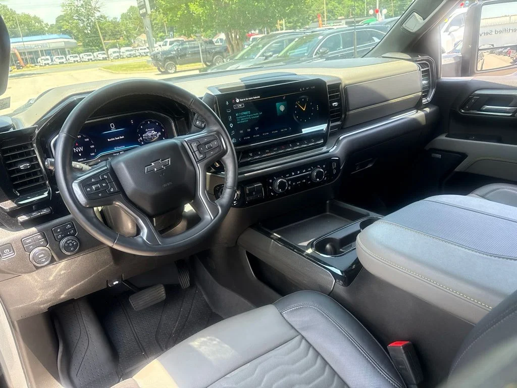 Used 2025 Gray Chevrolet ZR2 image 17
