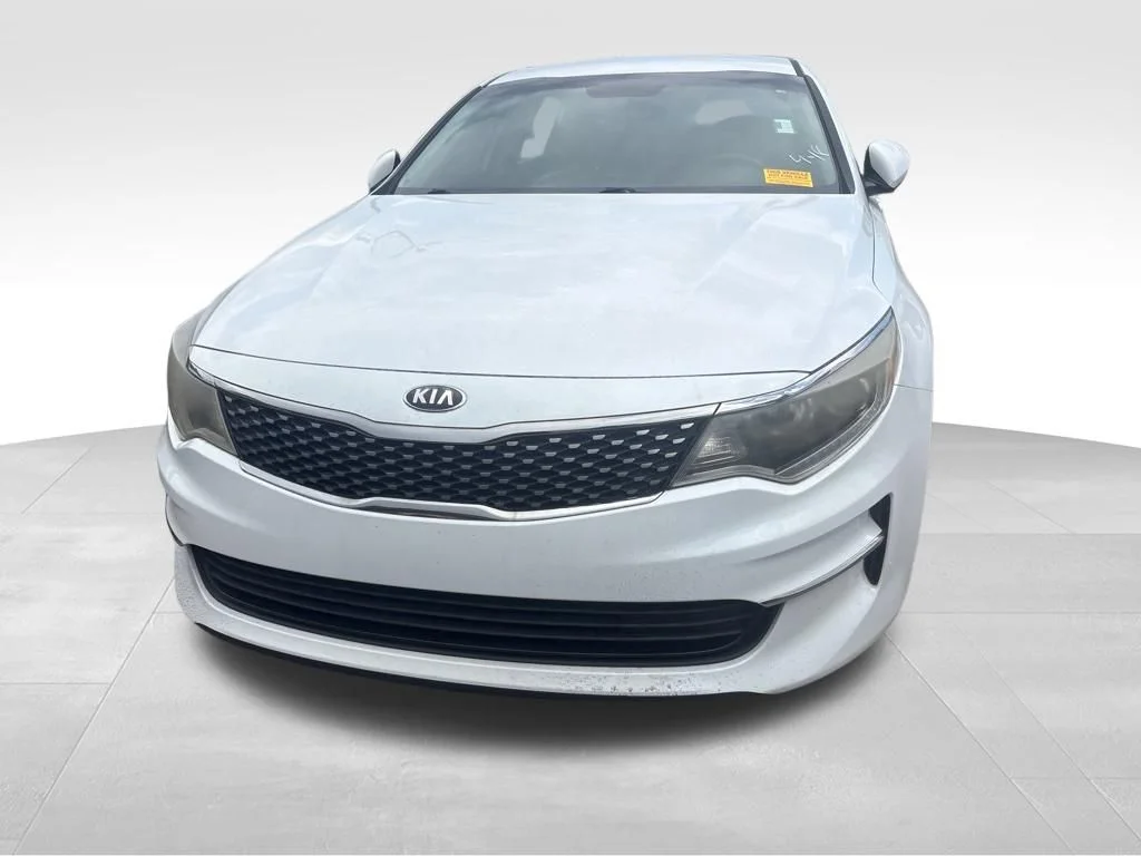 Used 2018 White Kia EX image 2