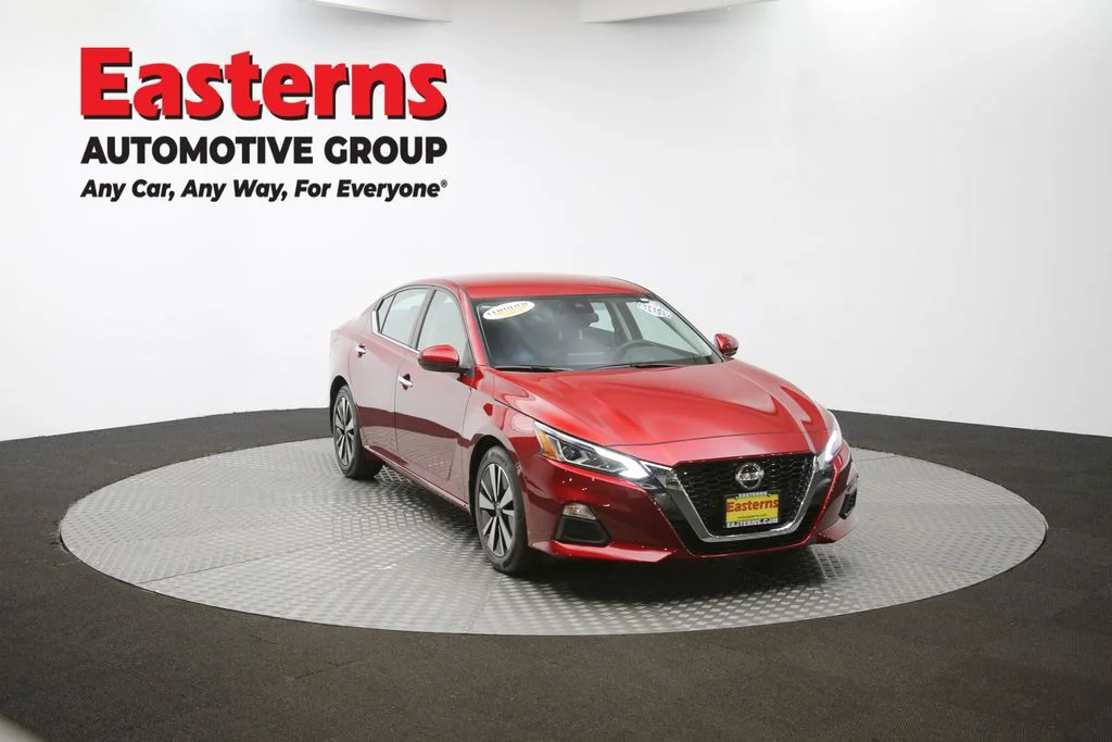 Used 2022 Red Nissan 2.5 SV image 47