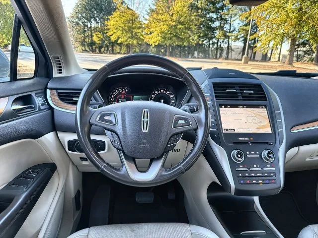 Used 2016 White Lincoln Reserve image 14