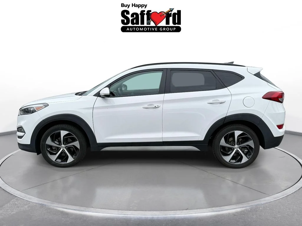 Used 2018 White Hyundai Value image 4