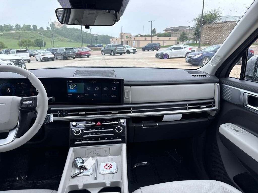 New 2027 Silver Hyundai SE image 17