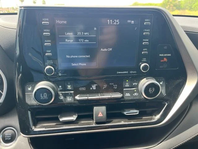 Used 2021 Silver Toyota XLE image 13