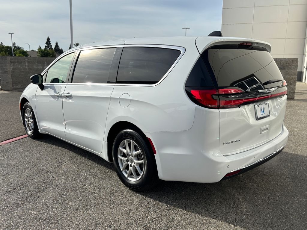 2024 Chrysler Pacifica Touring L - Photo 7