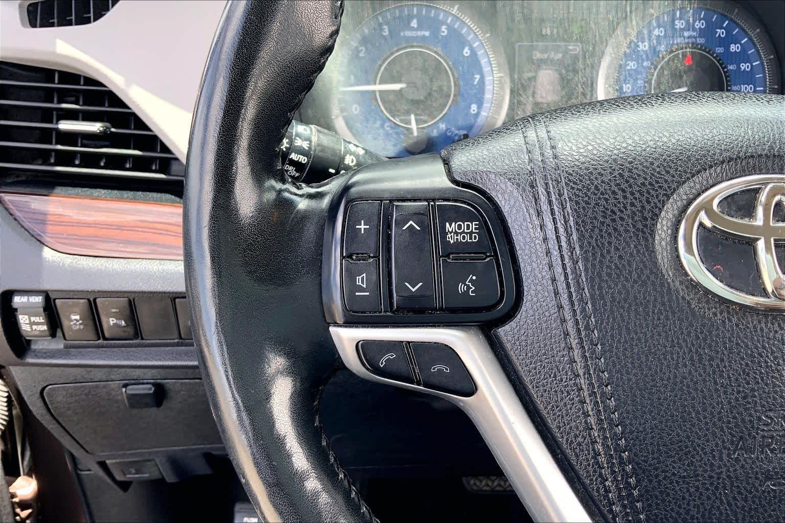 Used 2018 Toasted Walnut Pearl Toyota Limited image 23