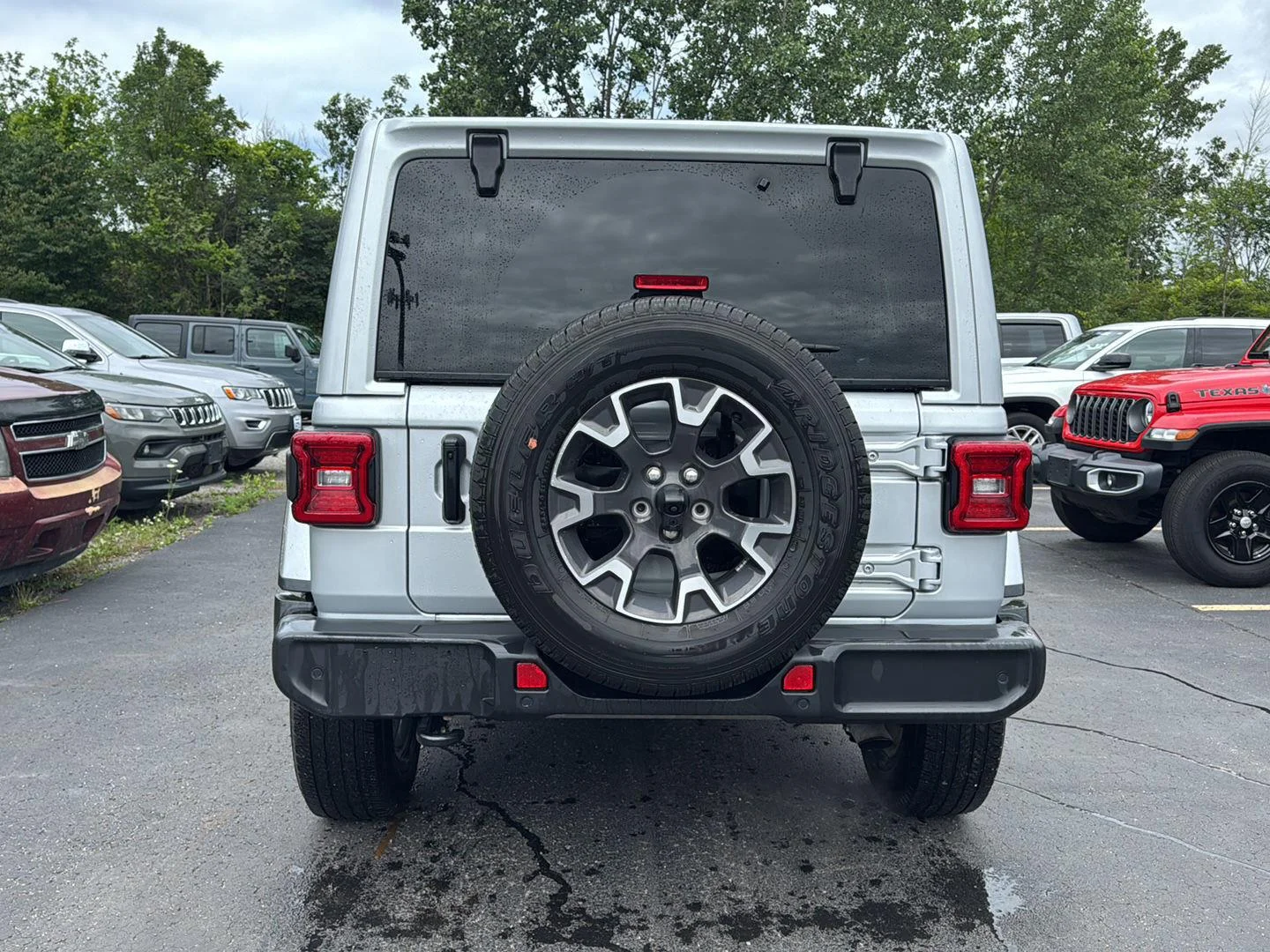 Used 2024 Silver Zynith Clearcoat Jeep Sahara image 11