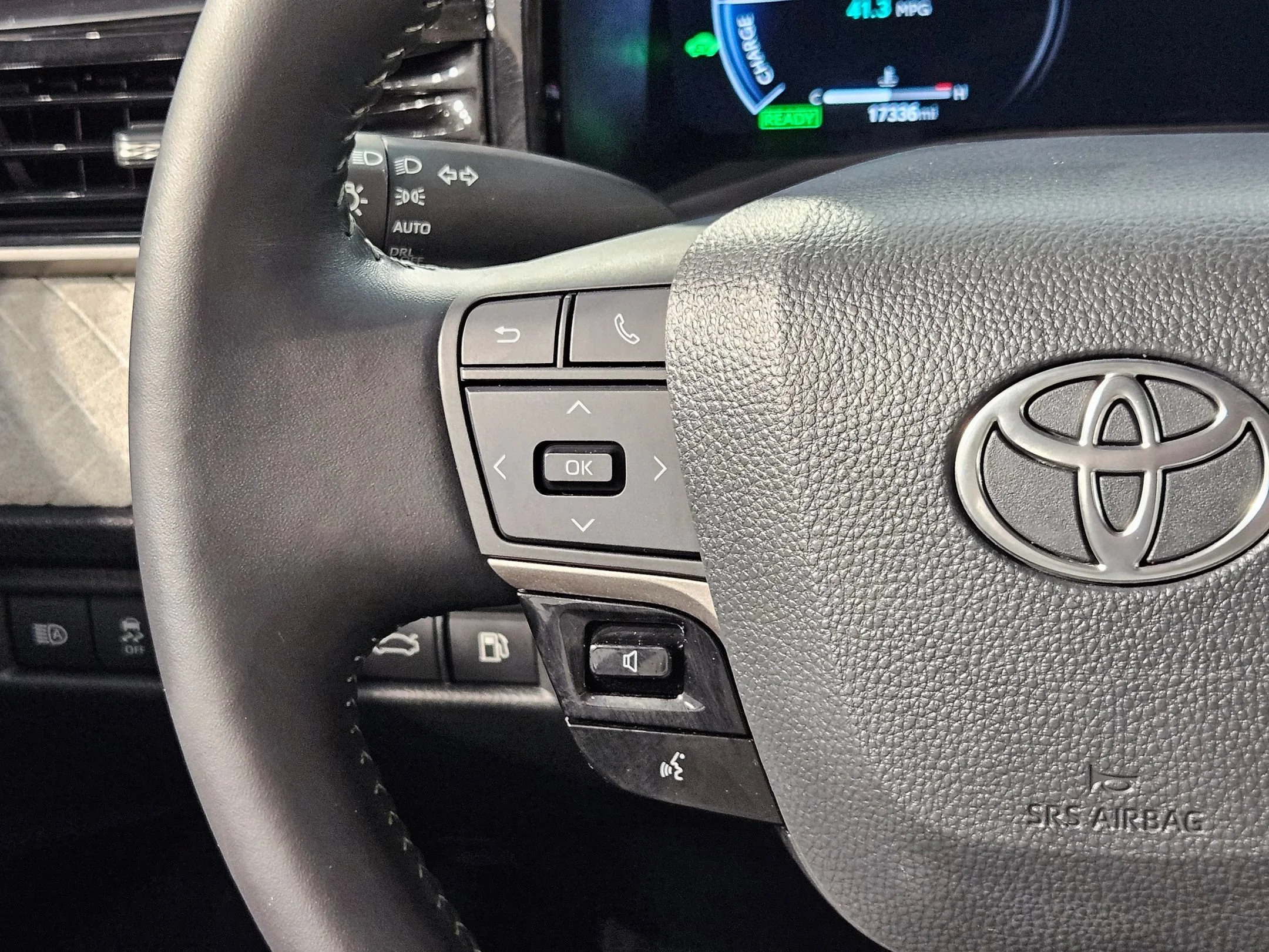 Certified Used 2025 Wind Chill Pearl Toyota XLE image 28