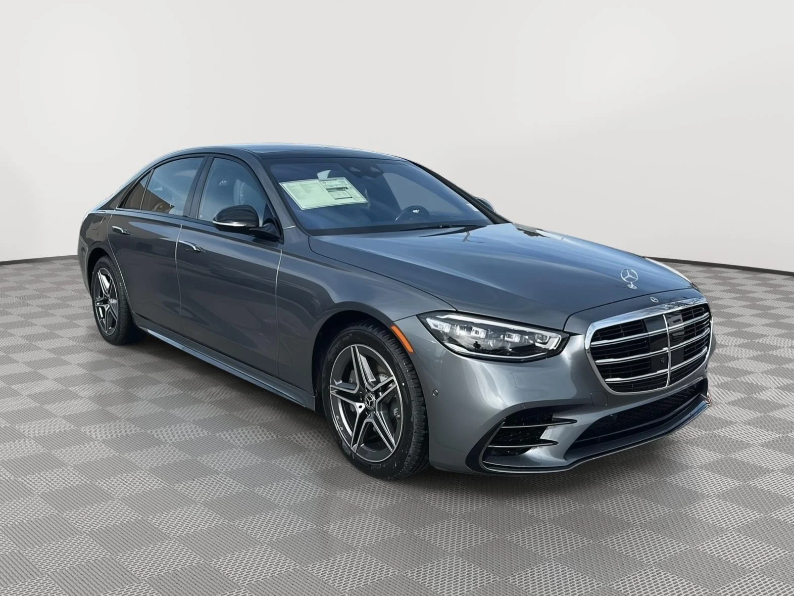New 2026 Selenite Grey Metallic Mercedes-Benz S 580 image 1