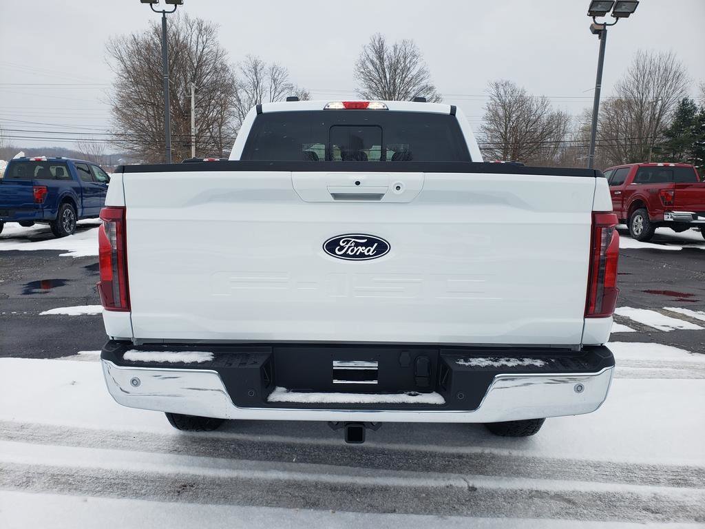 New 2026 Oxford White Ford XLT image 4