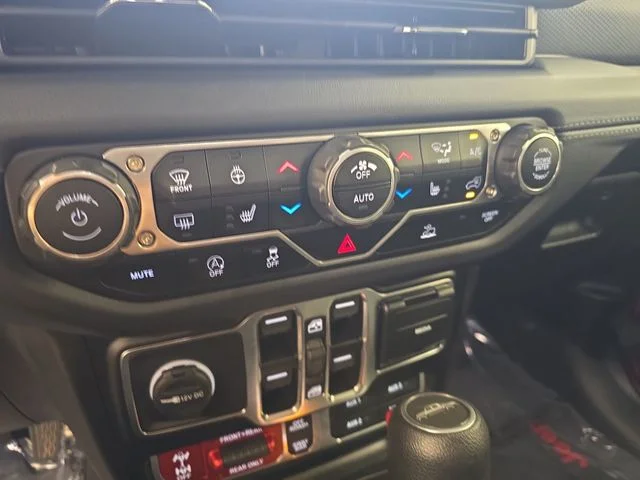 Used 2024 Tuscadero Pearlcoat Jeep Rubicon image 27