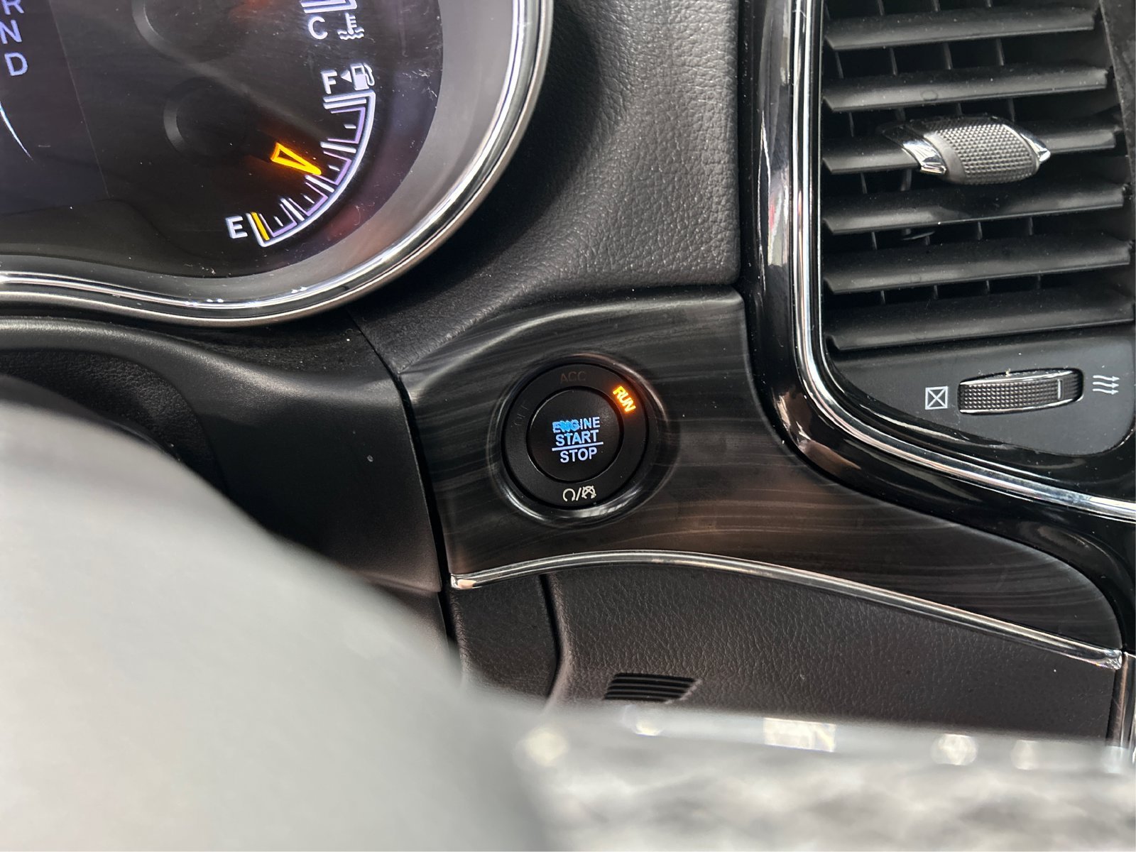Used 2020 Silver Jeep Limited image 29
