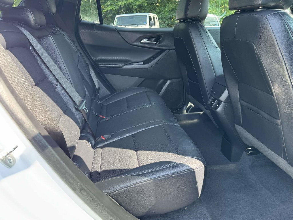 Used 2025 White Chevrolet LT image 16