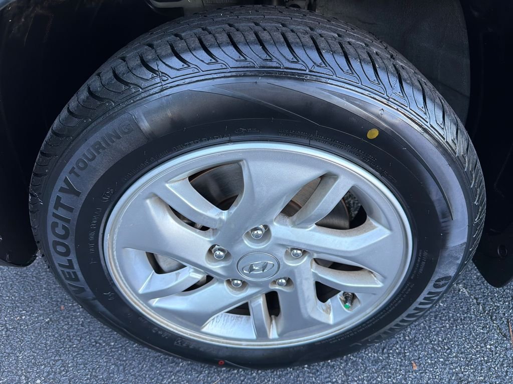 Used 2021 Silver Hyundai SE image 11
