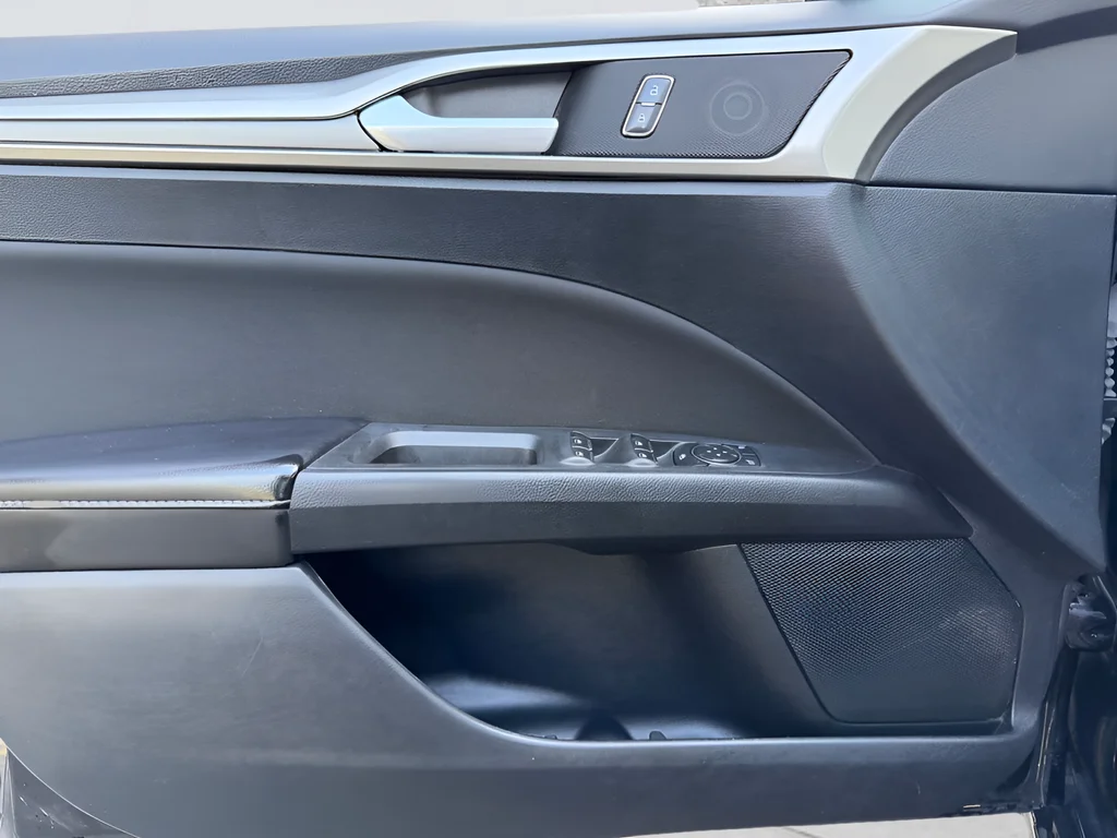Used 2020 Black Ford SE image 9