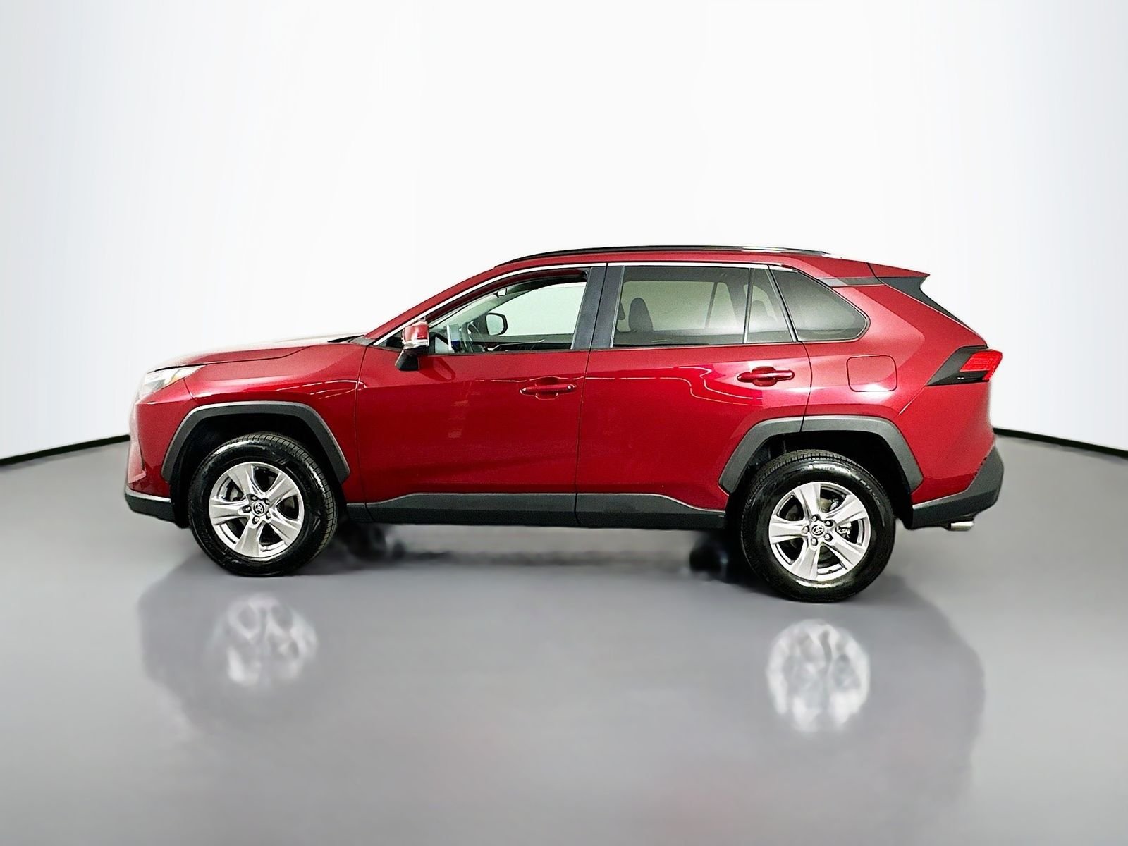 Used 2023 Pearl Toyota XLE image 5