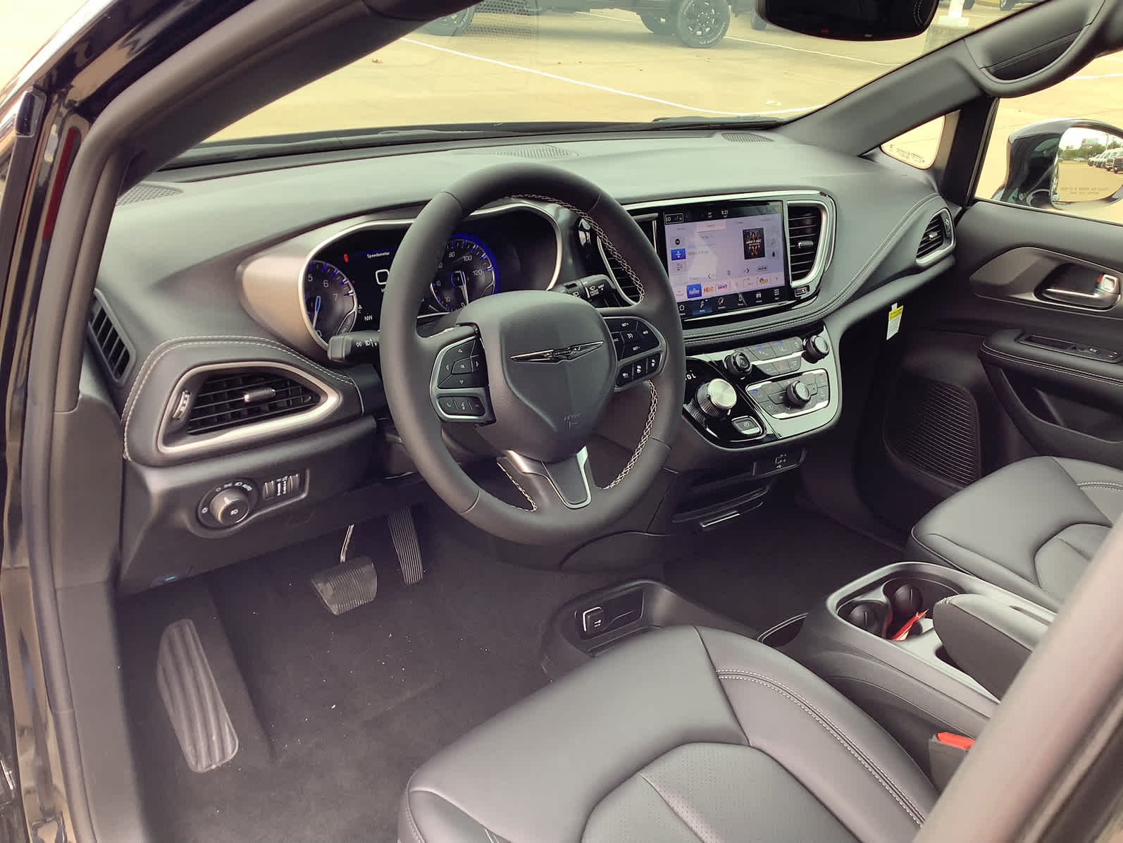 2026 Chrysler Pacifica Select - Photo 12