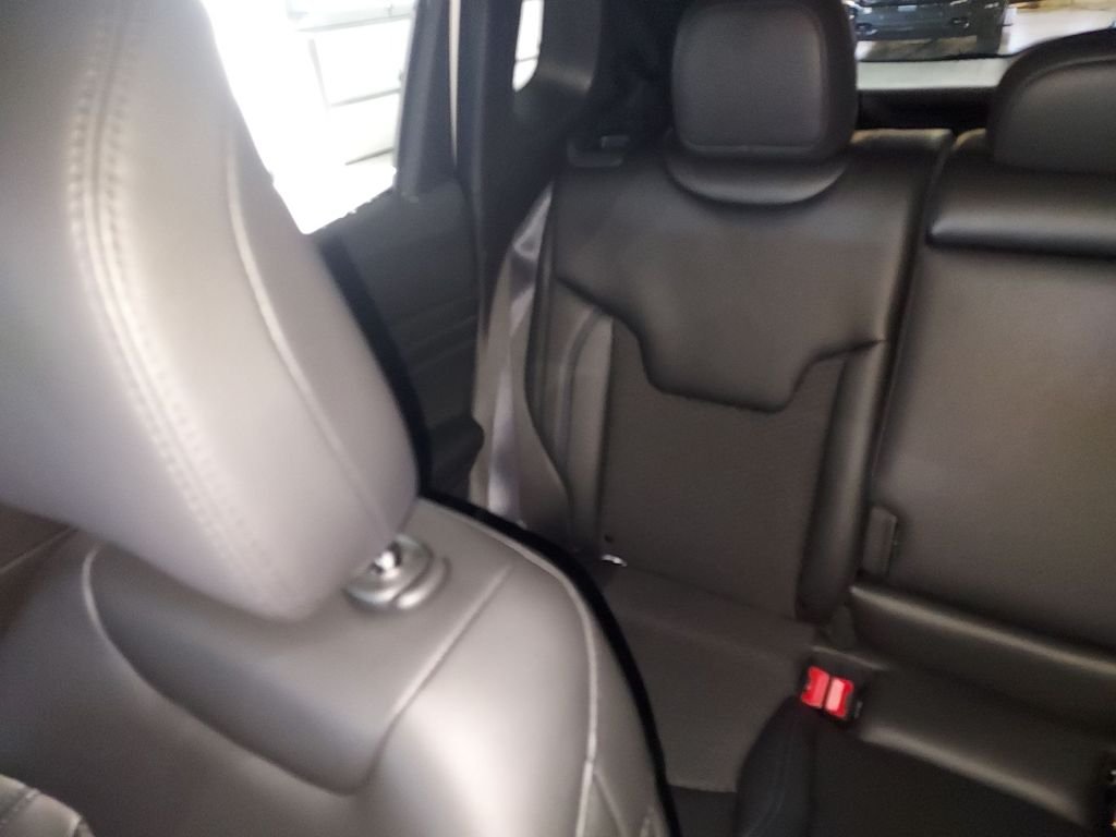 New 2026 White Jeep Latitude image 12