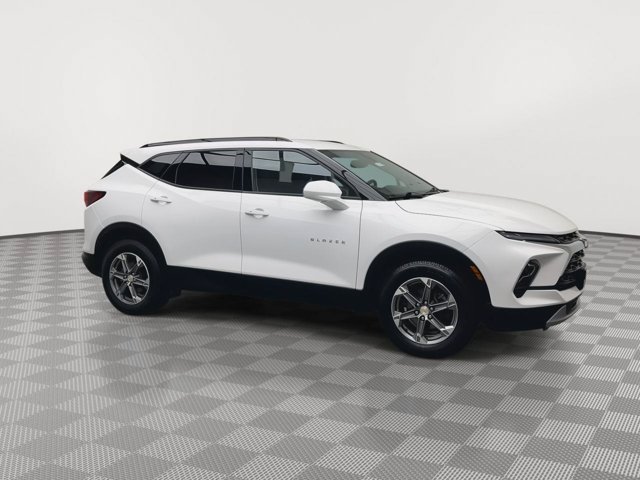 Used 2023 Summit White Chevrolet LT image 43