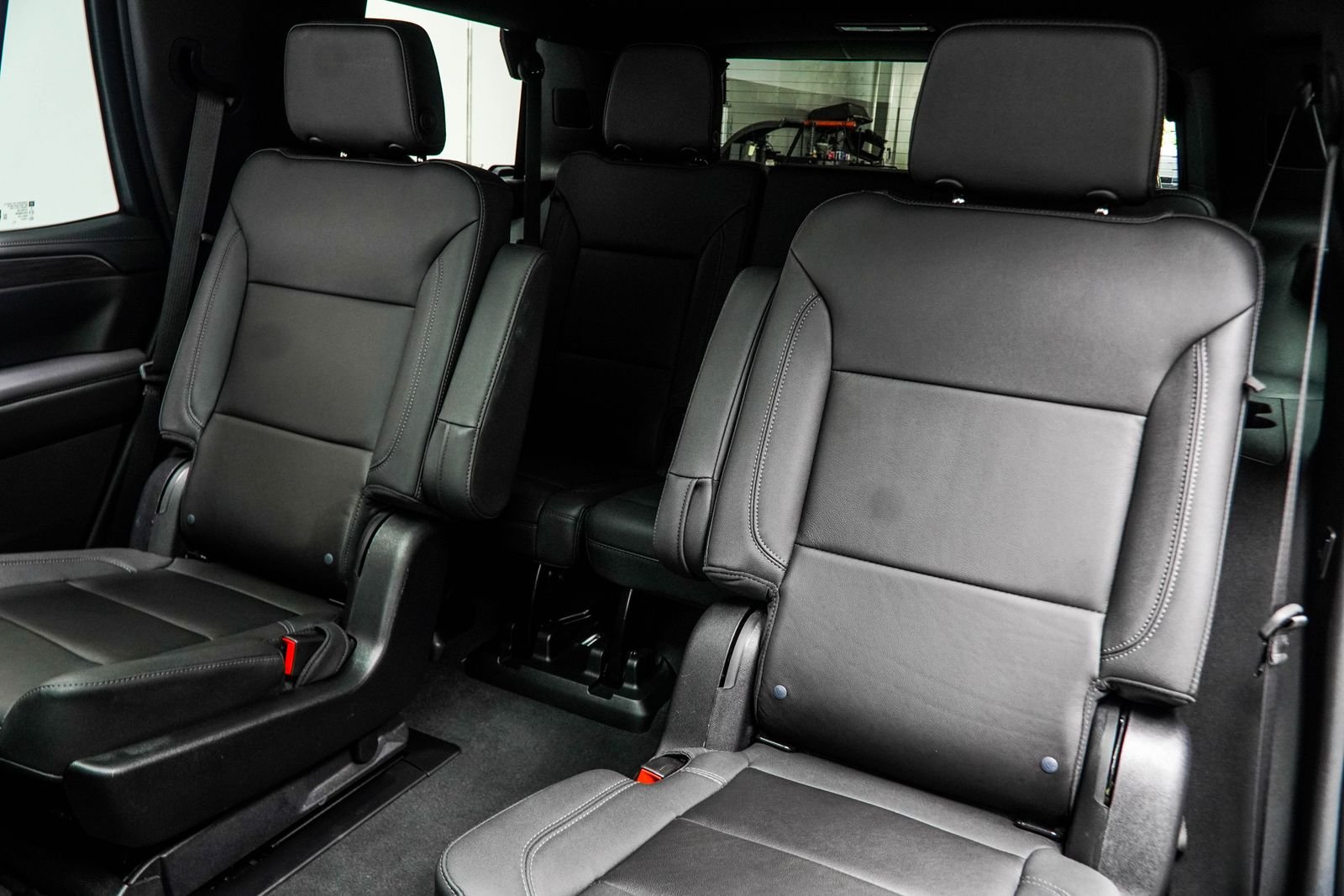 Used 2023 Black Chevrolet Z71 image 45