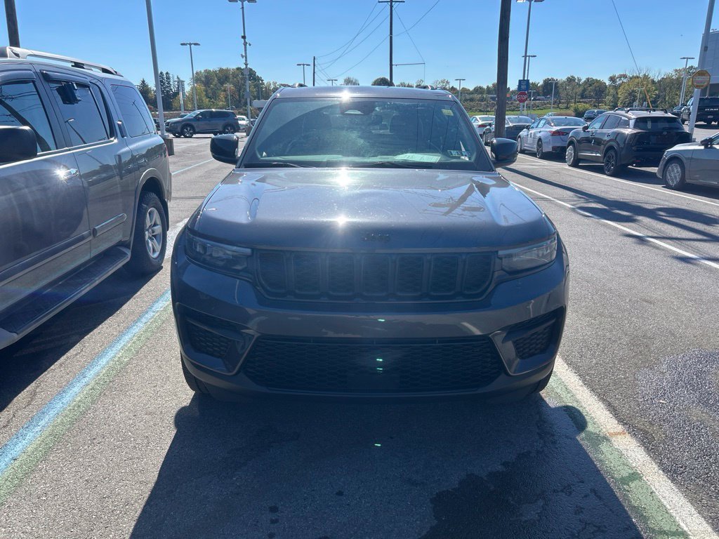 Used 2023 Gray Jeep Altitude X image 2