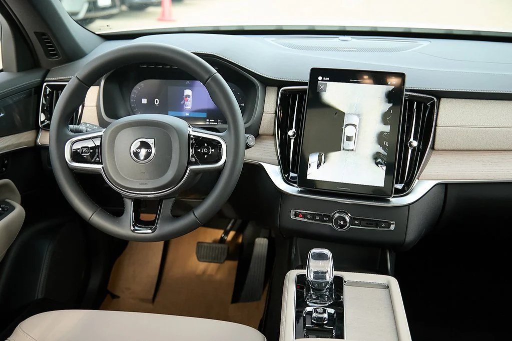 2026 Volvo XC90 Plus - Photo 25