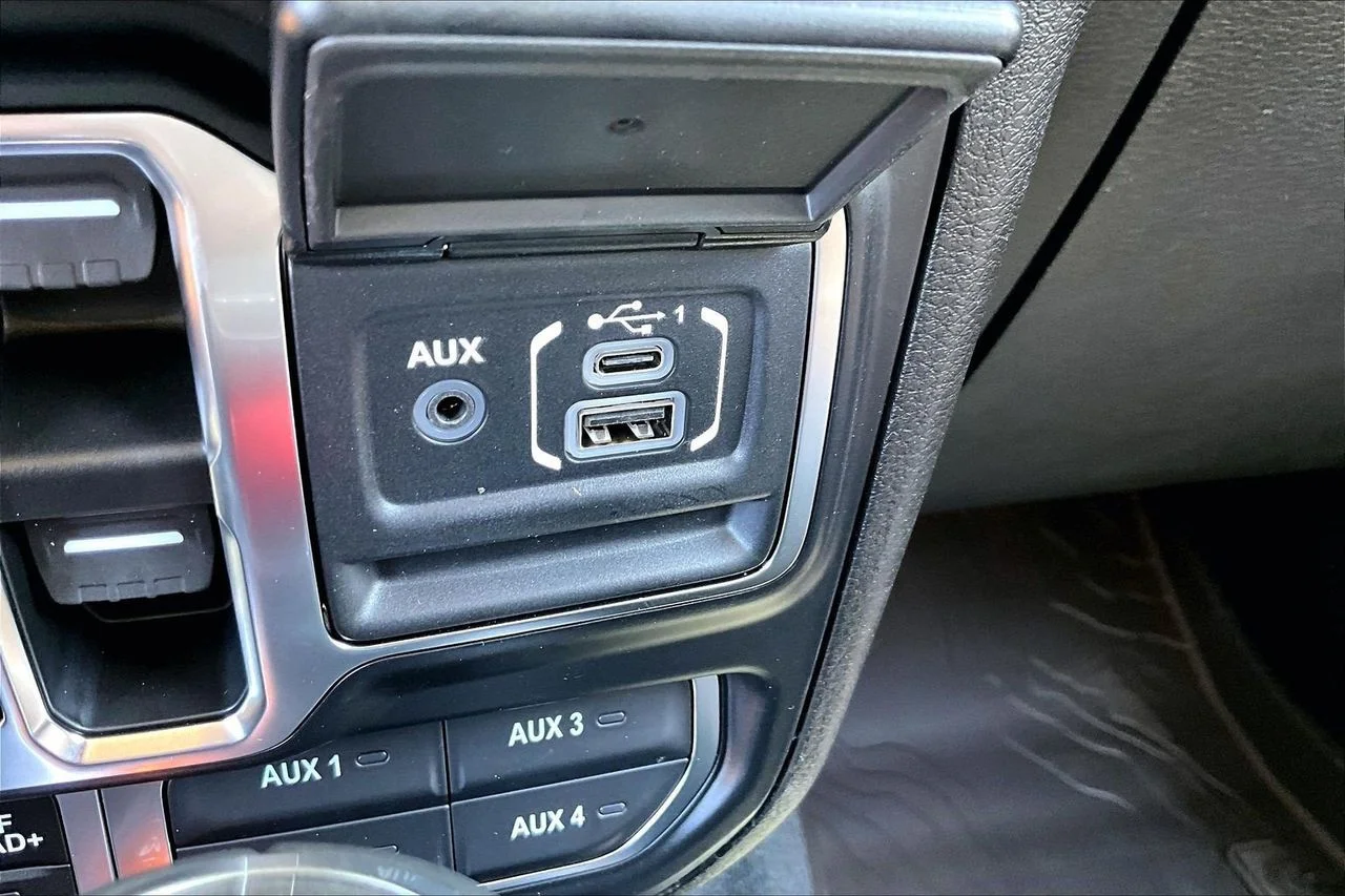 New 2026 Goldilocks Exterior Paint Jeep Rubicon X image 16