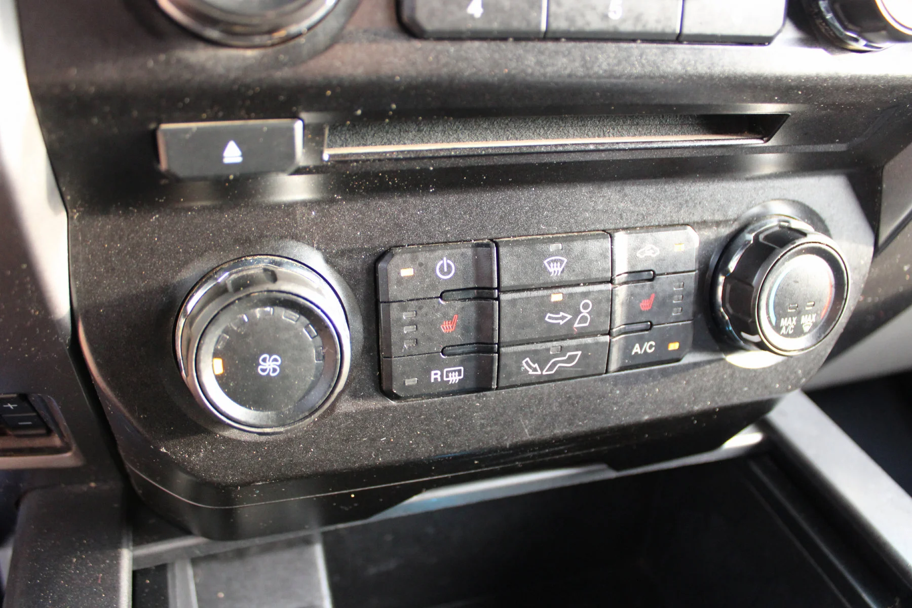 Used 2018 SHADOW BLACK Ford XLT 4X4  SUPER CREW BOX 4X4 image 12