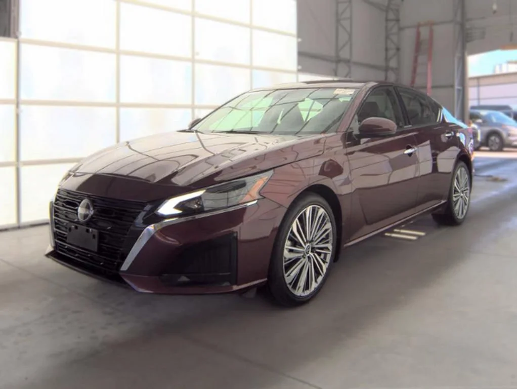 Used 2023 Garnet Pearl Nissan 2.5 SL image 2