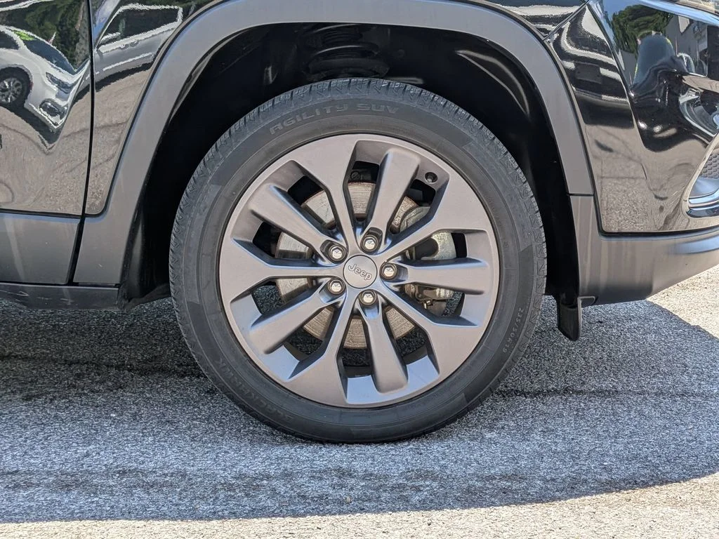 Used 2021 Black Jeep Latitude Lux image 28