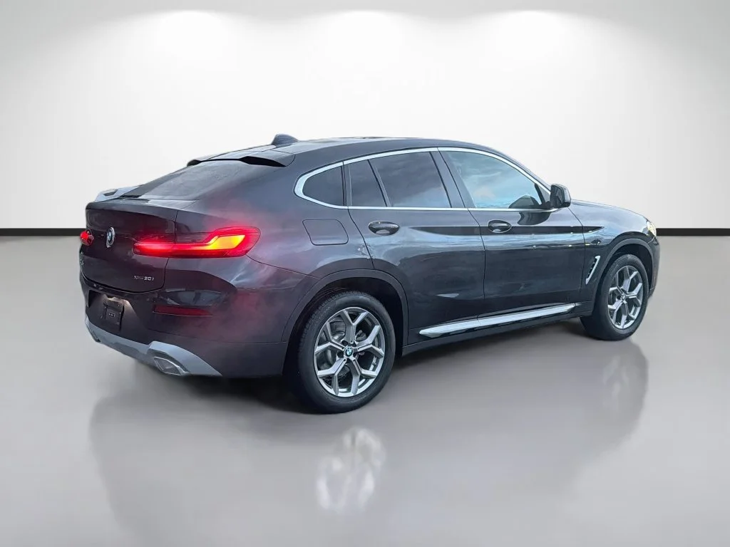 Used 2025 Gray BMW xDrive30i image 3