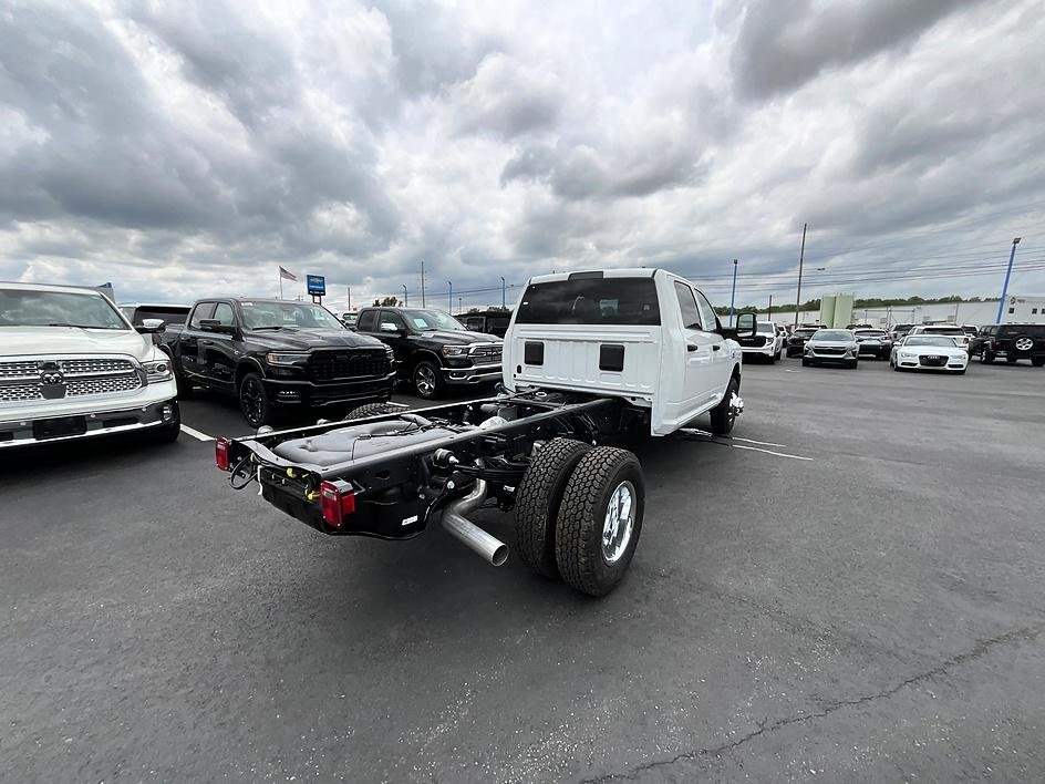 New 2026 Bright White Clear-Coat Exterior Paint RAM Tradesman image 5