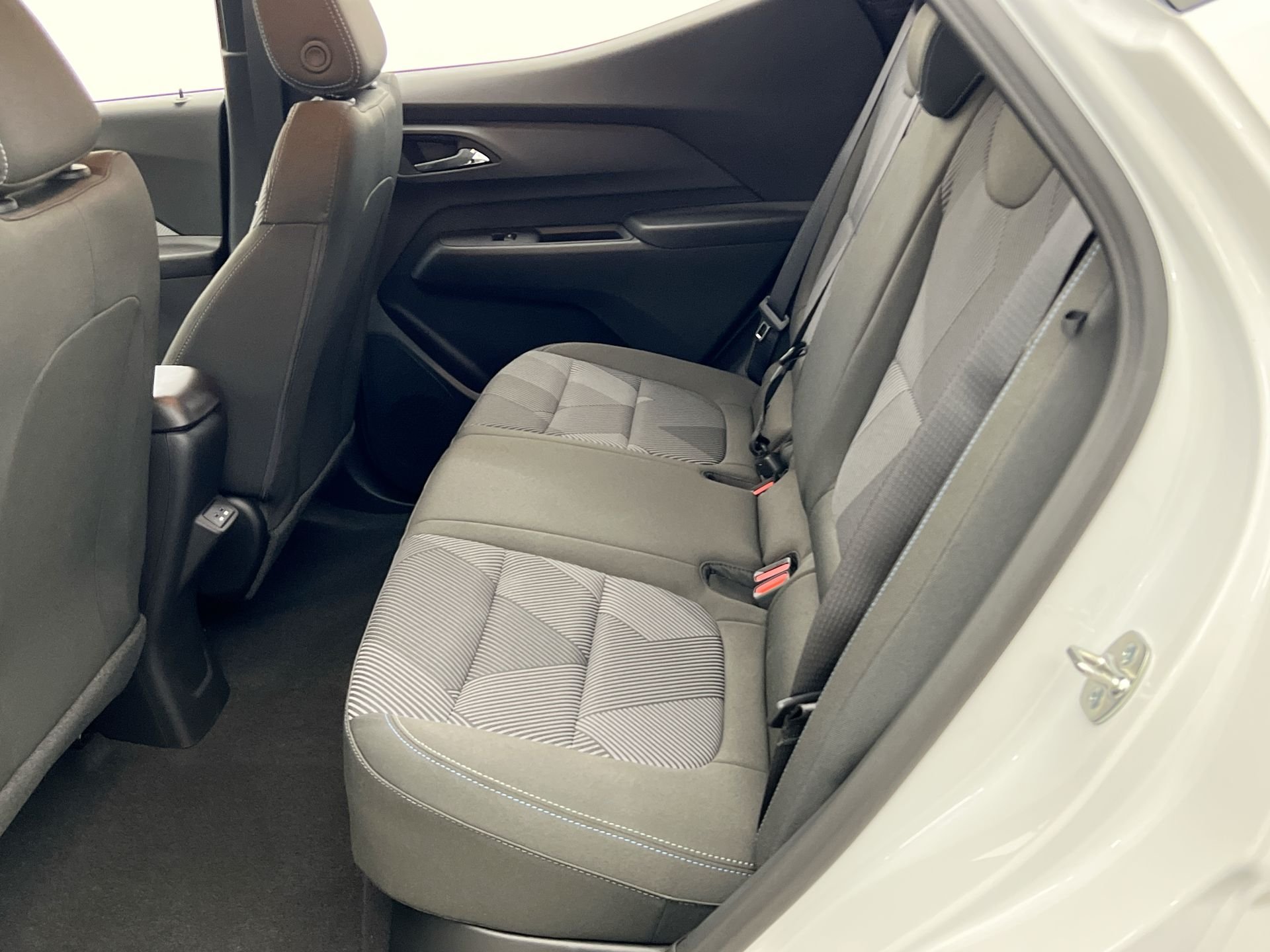 New 2027 Summit White Chevrolet LT image 74