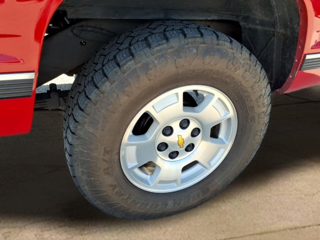 Used 1997 Victory Red Chevrolet  image 23