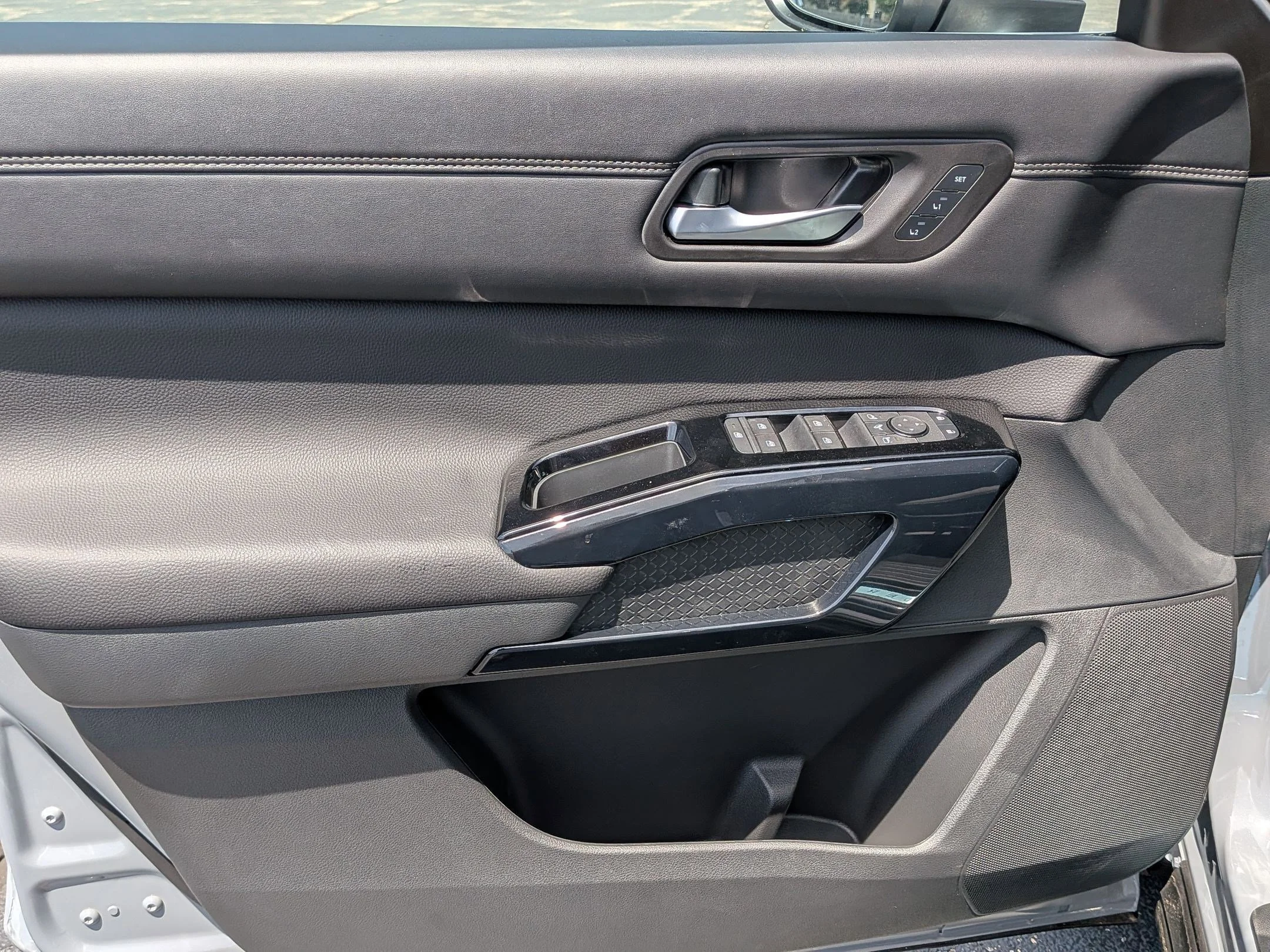 New 2026 Boulder Gray Pearl Nissan Platinum image 10